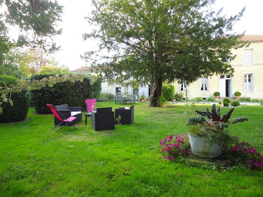 Les 2 Madeleine Bed and Breakfast Saint-Saturnin-du-Bois Eksteriør billede
