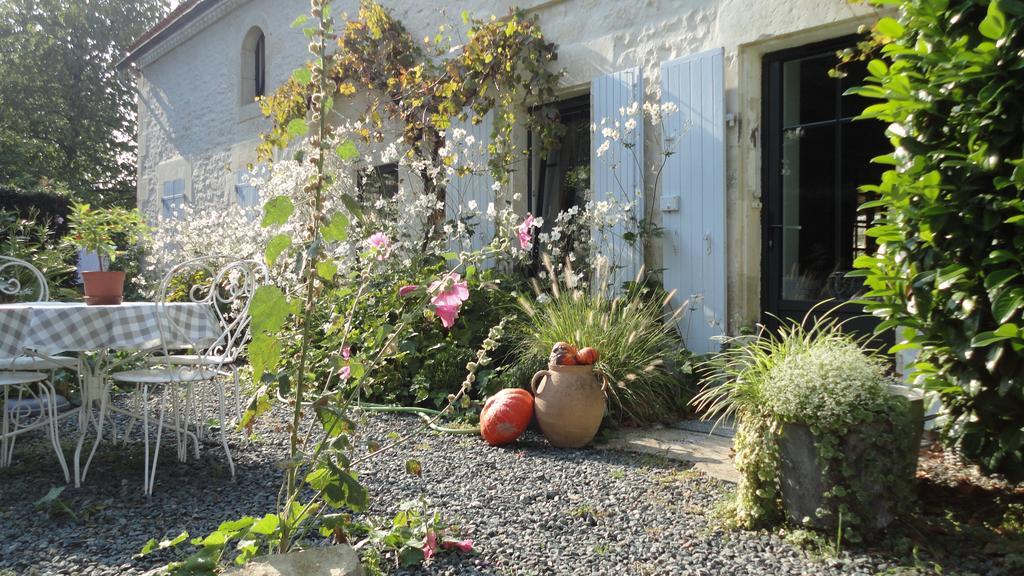 Les 2 Madeleine Bed and Breakfast Saint-Saturnin-du-Bois Eksteriør billede
