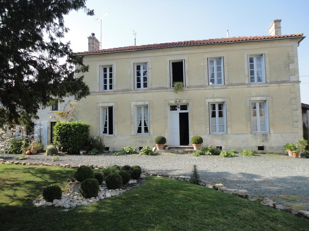 Les 2 Madeleine Bed and Breakfast Saint-Saturnin-du-Bois Eksteriør billede