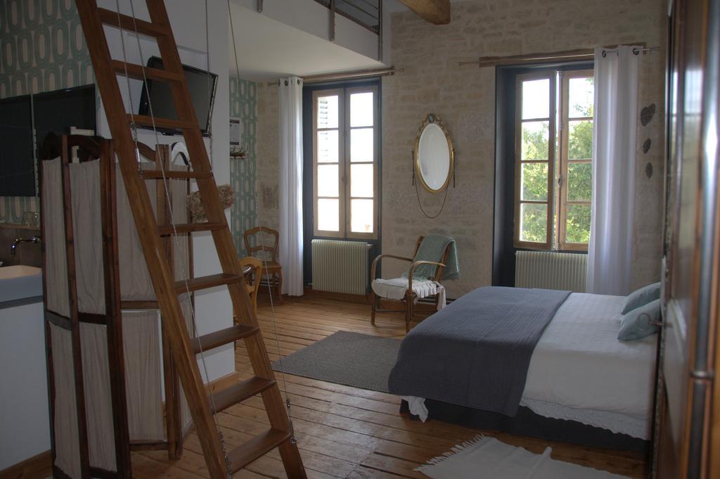 Les 2 Madeleine Bed and Breakfast Saint-Saturnin-du-Bois Eksteriør billede