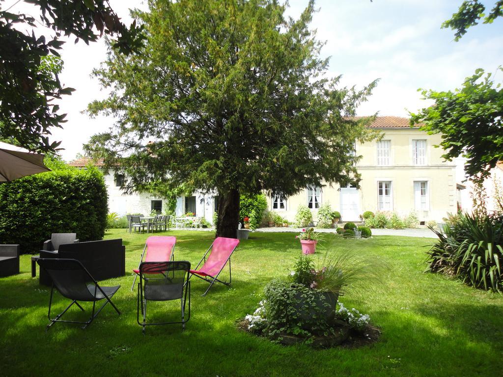 Les 2 Madeleine Bed and Breakfast Saint-Saturnin-du-Bois Eksteriør billede