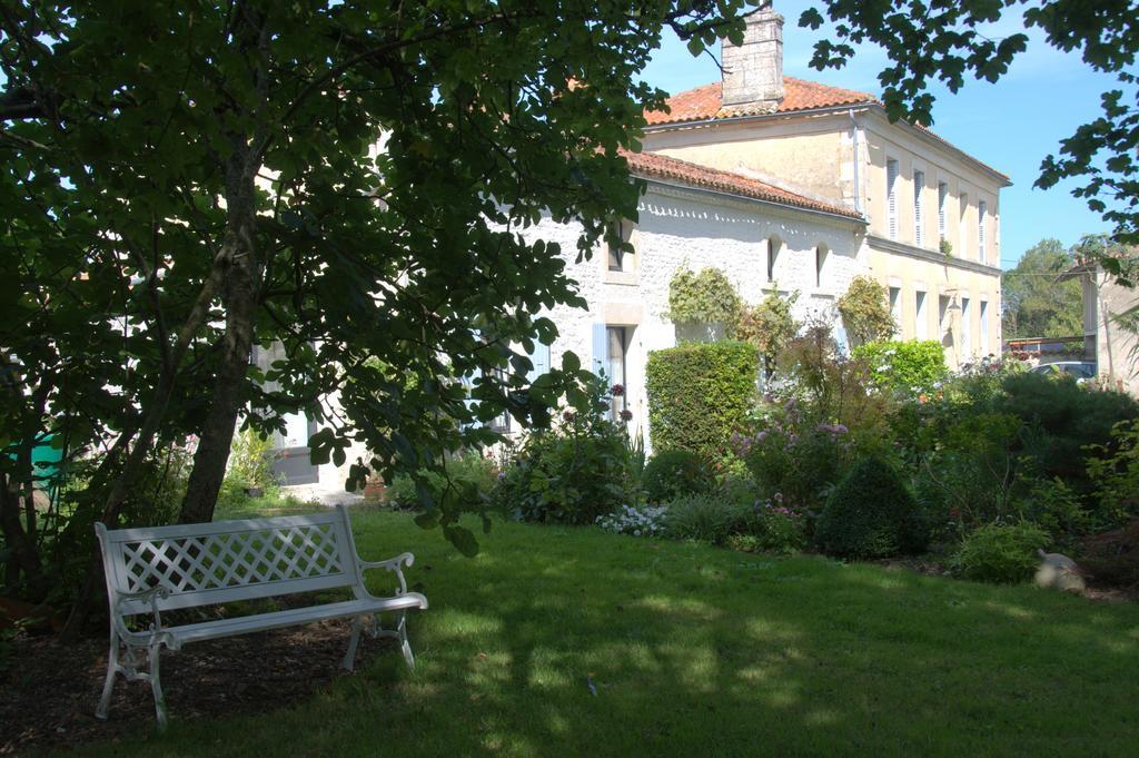 Les 2 Madeleine Bed and Breakfast Saint-Saturnin-du-Bois Eksteriør billede