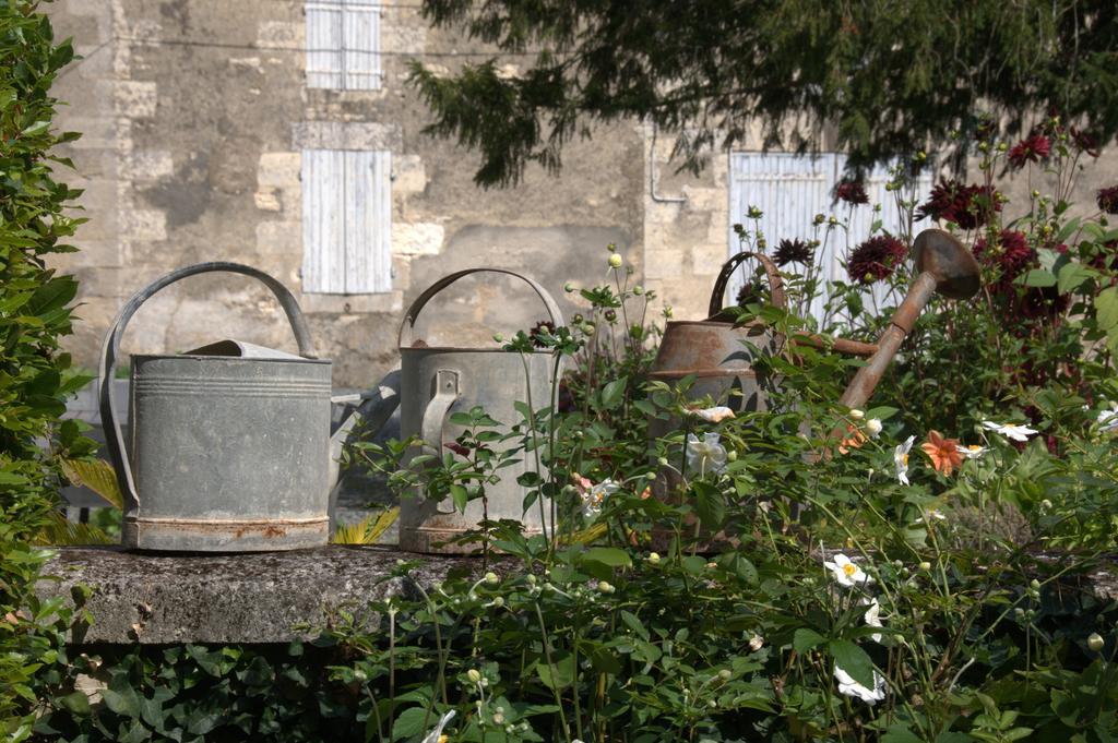 Les 2 Madeleine Bed and Breakfast Saint-Saturnin-du-Bois Eksteriør billede