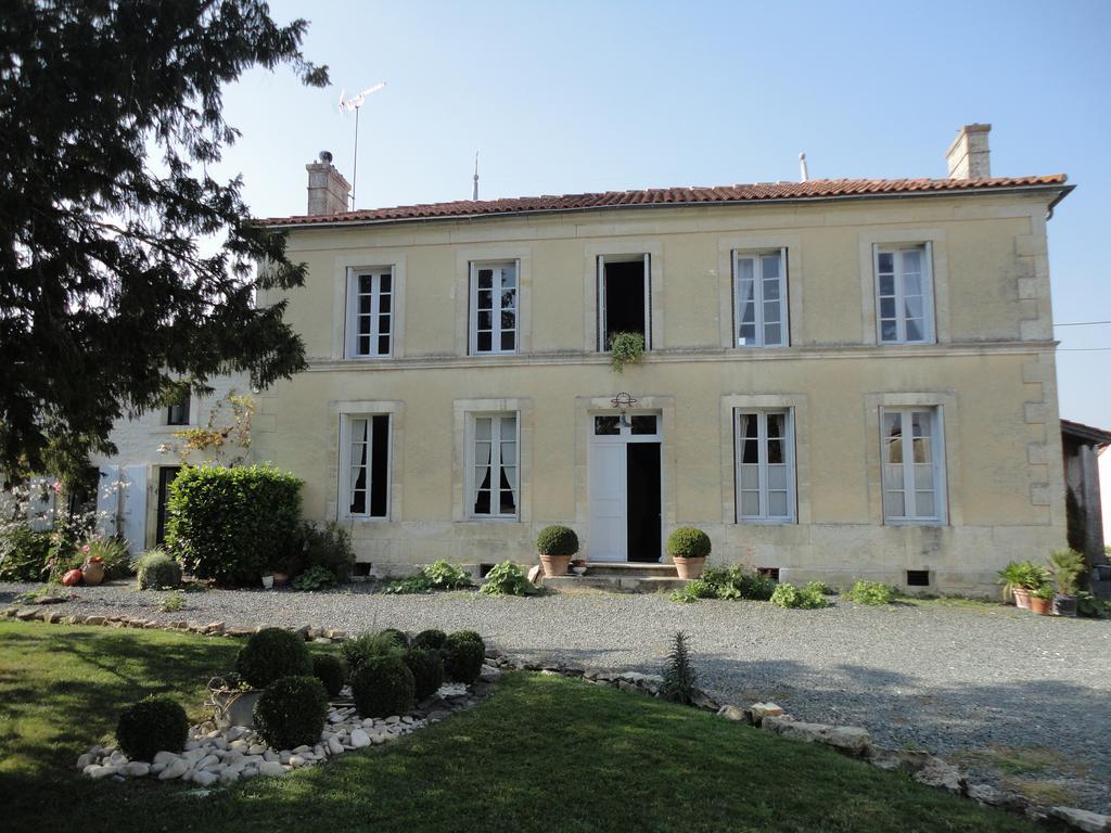 Les 2 Madeleine Bed and Breakfast Saint-Saturnin-du-Bois Eksteriør billede