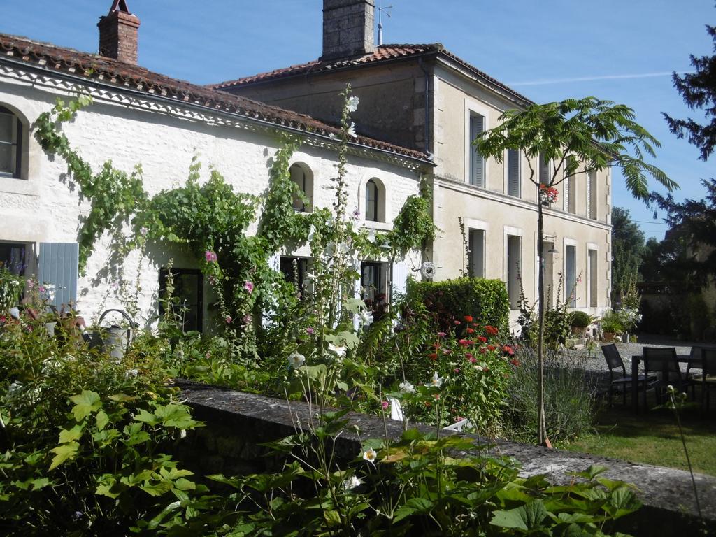Les 2 Madeleine Bed and Breakfast Saint-Saturnin-du-Bois Eksteriør billede