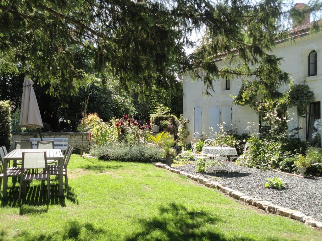 Les 2 Madeleine Bed and Breakfast Saint-Saturnin-du-Bois Eksteriør billede