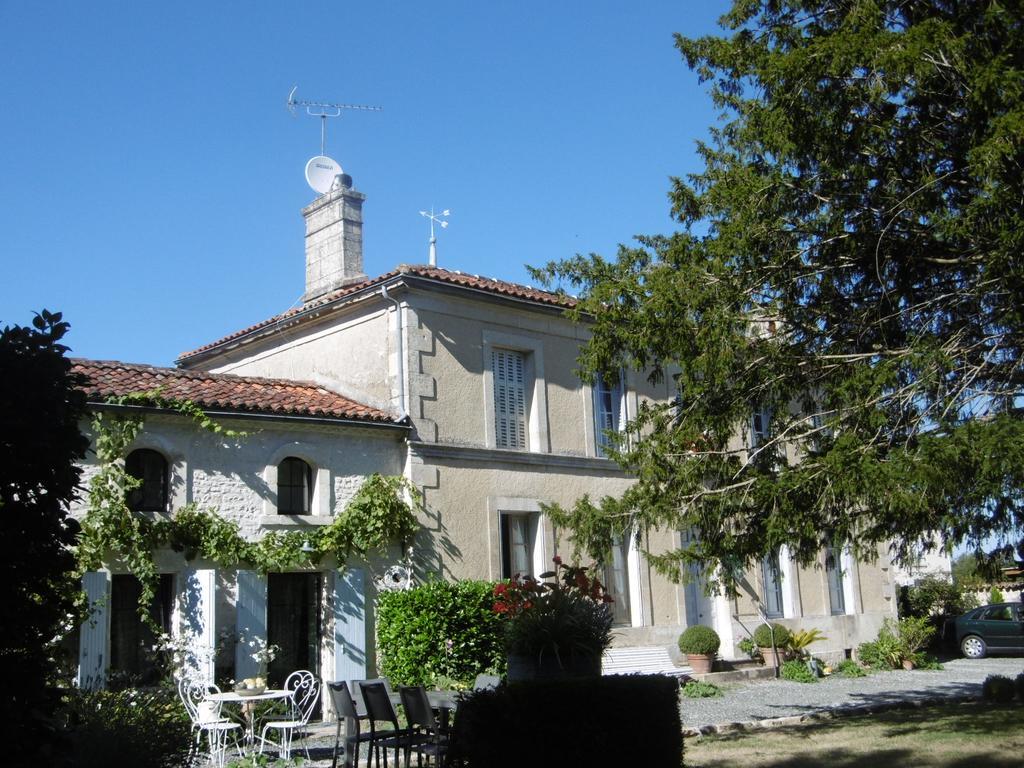 Les 2 Madeleine Bed and Breakfast Saint-Saturnin-du-Bois Eksteriør billede