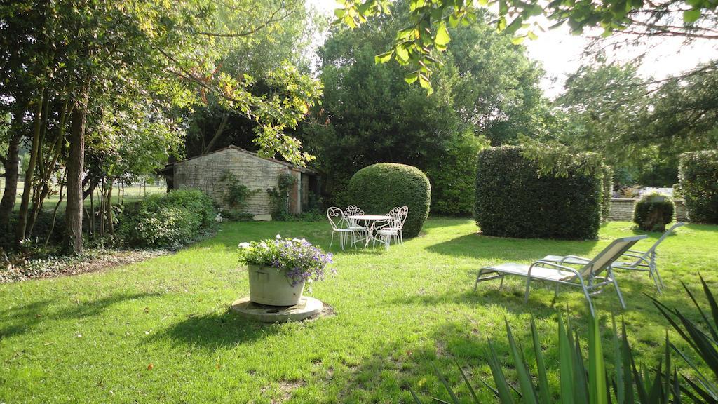 Les 2 Madeleine Bed and Breakfast Saint-Saturnin-du-Bois Eksteriør billede