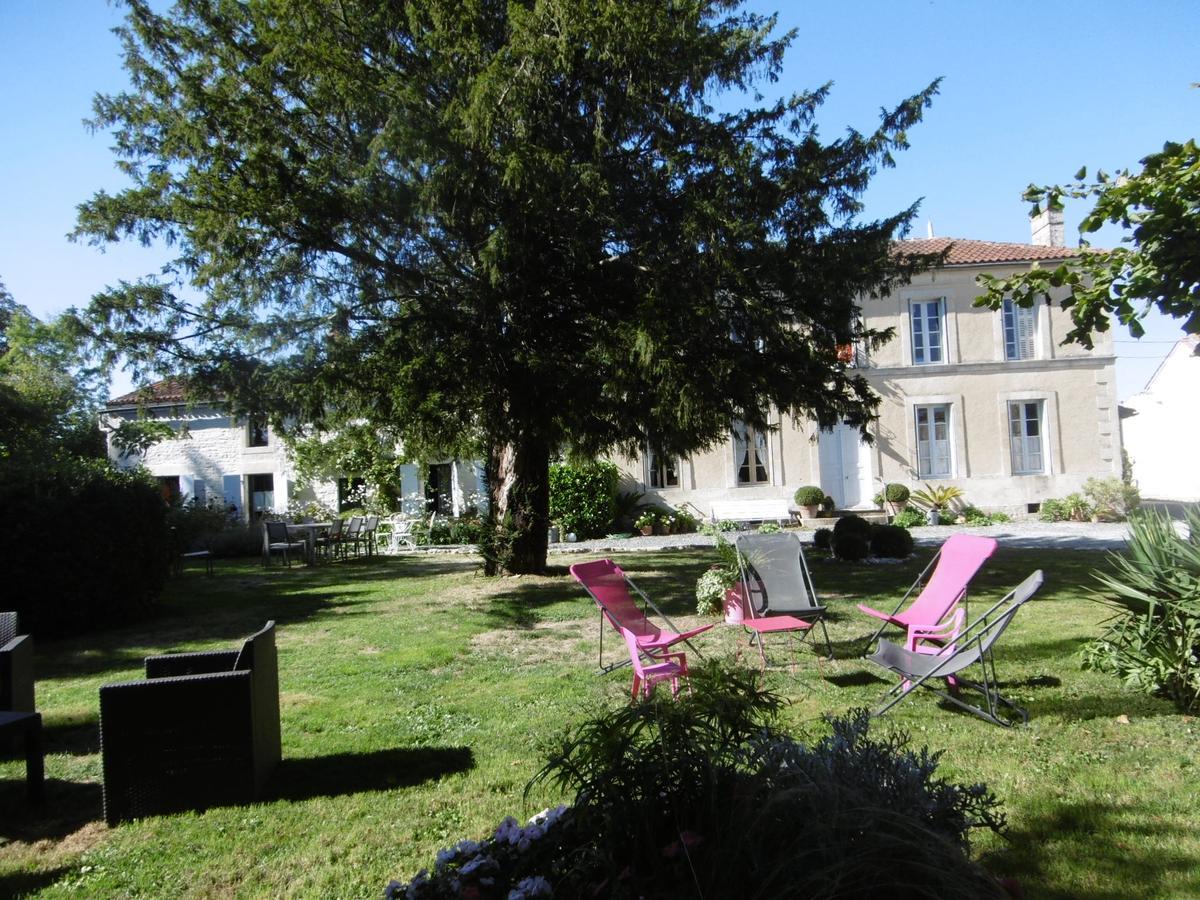 Les 2 Madeleine Bed and Breakfast Saint-Saturnin-du-Bois Eksteriør billede