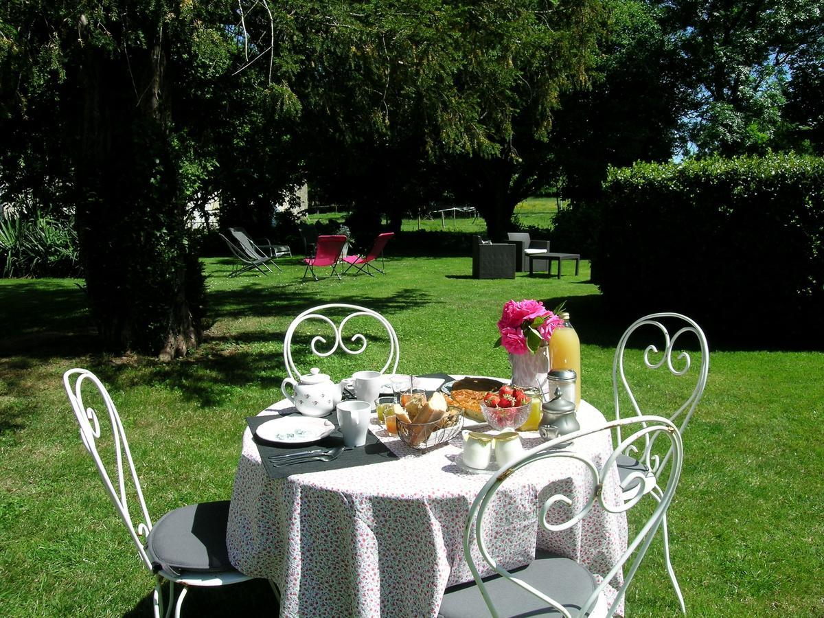 Les 2 Madeleine Bed and Breakfast Saint-Saturnin-du-Bois Eksteriør billede