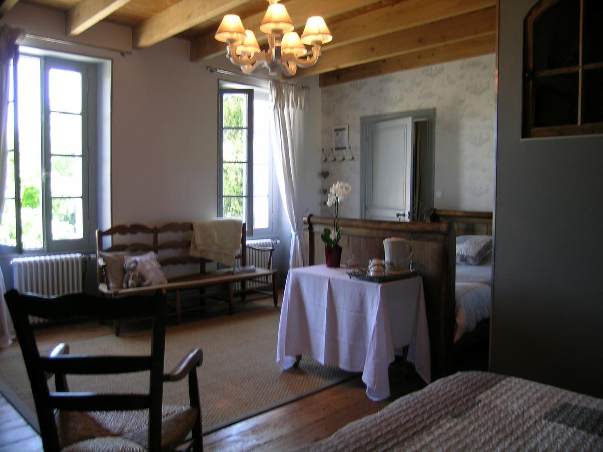 Les 2 Madeleine Bed and Breakfast Saint-Saturnin-du-Bois Eksteriør billede