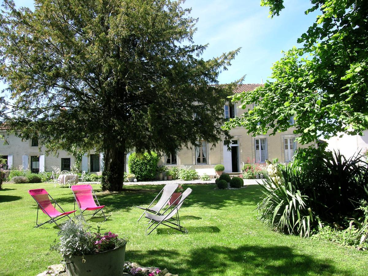 Les 2 Madeleine Bed and Breakfast Saint-Saturnin-du-Bois Eksteriør billede