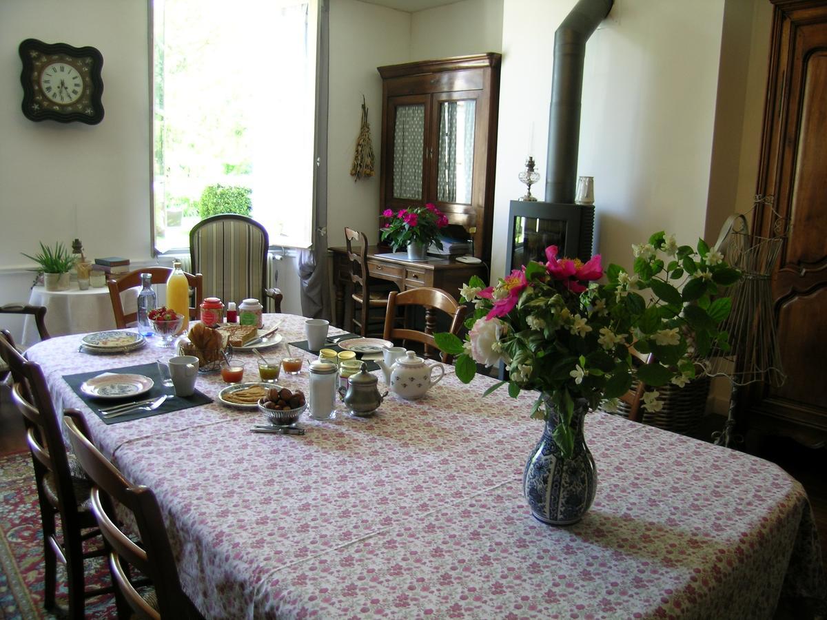 Les 2 Madeleine Bed and Breakfast Saint-Saturnin-du-Bois Eksteriør billede