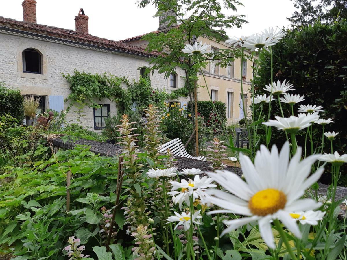 Les 2 Madeleine Bed and Breakfast Saint-Saturnin-du-Bois Eksteriør billede