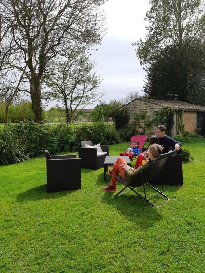 Les 2 Madeleine Bed and Breakfast Saint-Saturnin-du-Bois Eksteriør billede